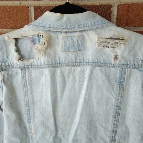 Y2K Vintage Abercrombie Distressed Denim Jacket - Picture 3 of 6